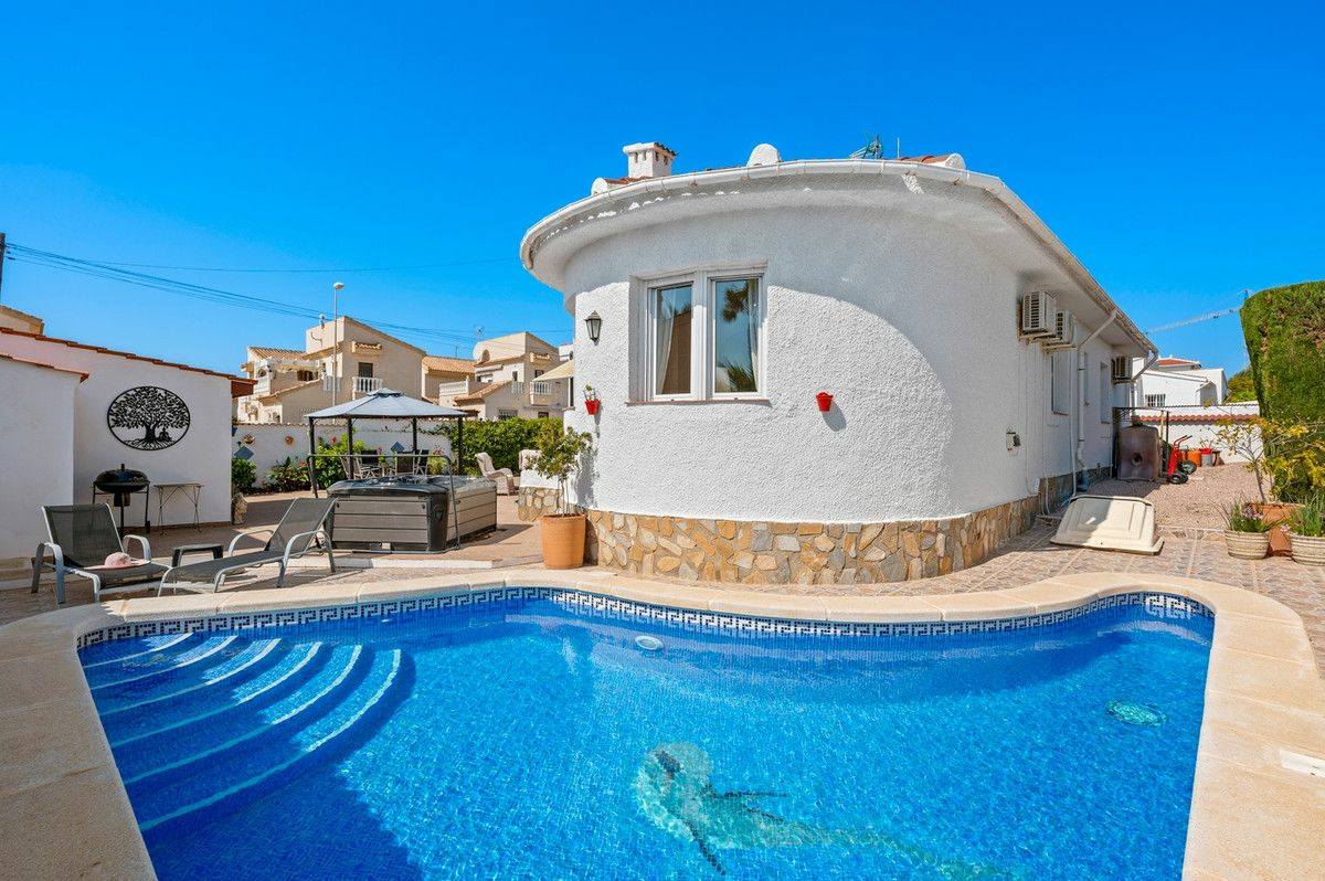3-bedroom Villa In Rojales, Spain (104 M²)