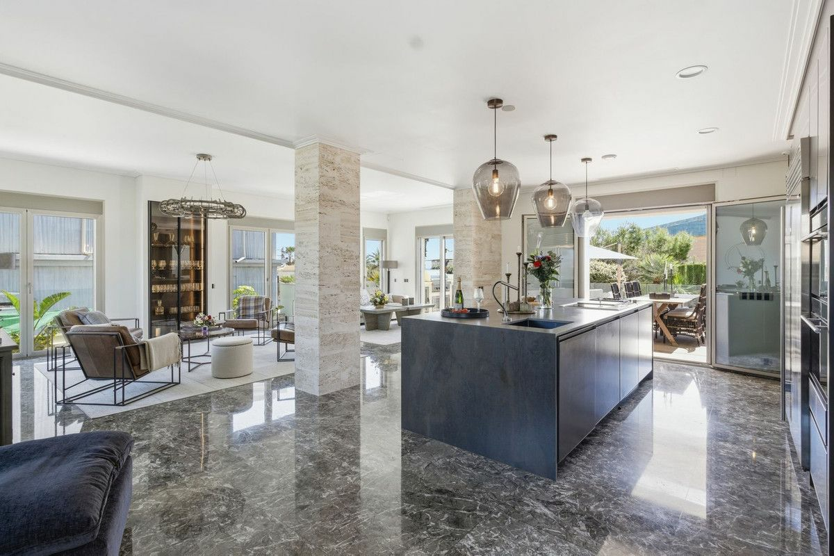 6-bedroom Villa In Orihuela Costa, Spain (442 M²)