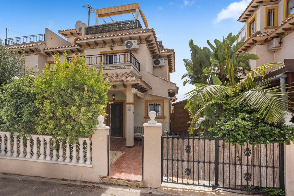 2-bedroom Villa In Orihuela Costa, Spain (75 M²)