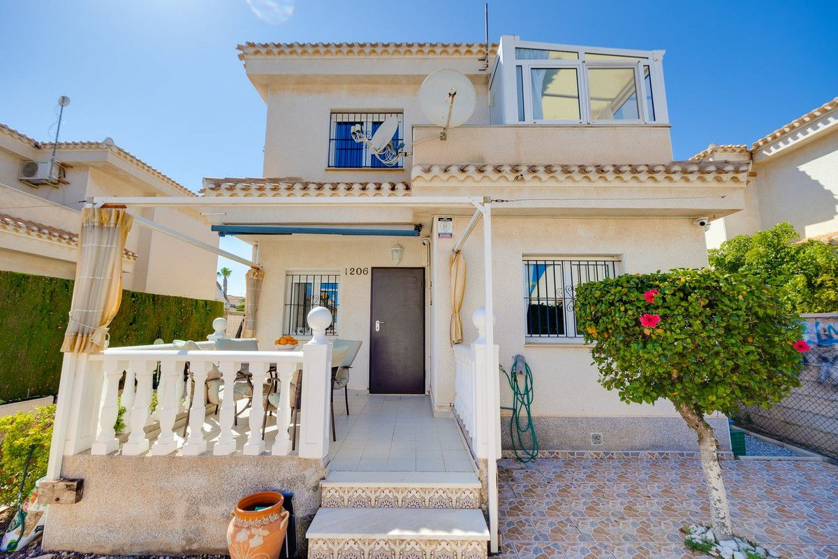 3-bedroom Villa In Orihuela Costa, Spain (125 M²)