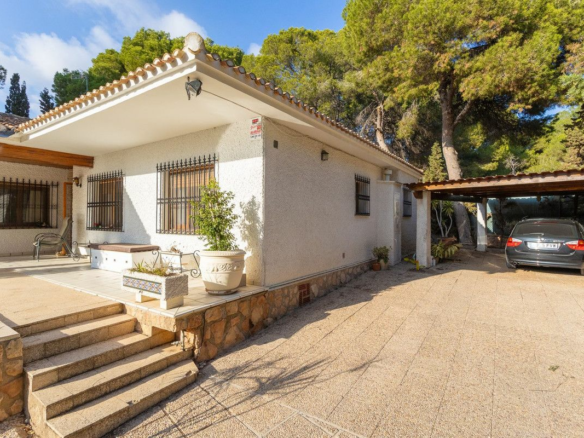 6-bedroom Villa In Orihuela Costa, Spain (204 M²)