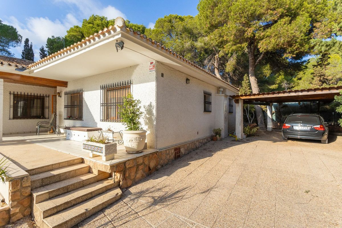 6-bedroom Villa In Orihuela Costa, Spain (204 M²)