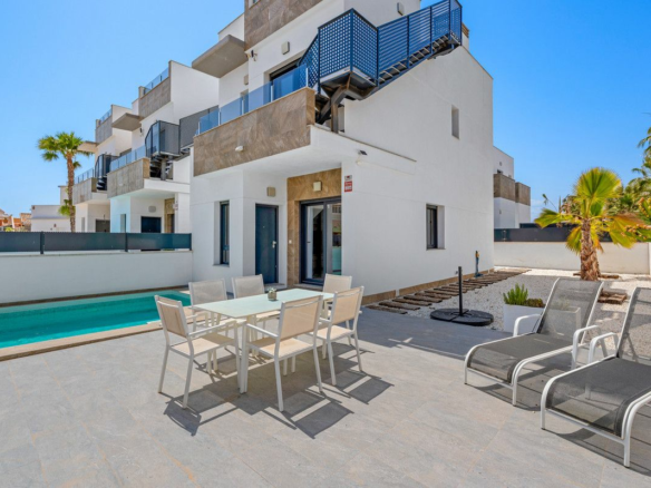 3-bedroom Villa In Torrevieja, Spain (105 M²)