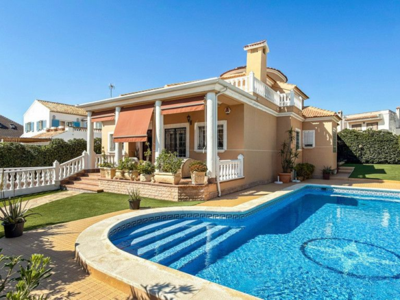 5-bedroom Villa In Torrevieja, Spain (440 M²)