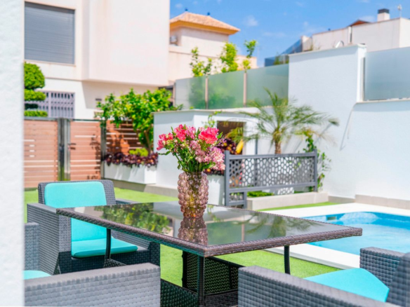 5-bedroom Villa In Torrevieja, Spain (194 M²)