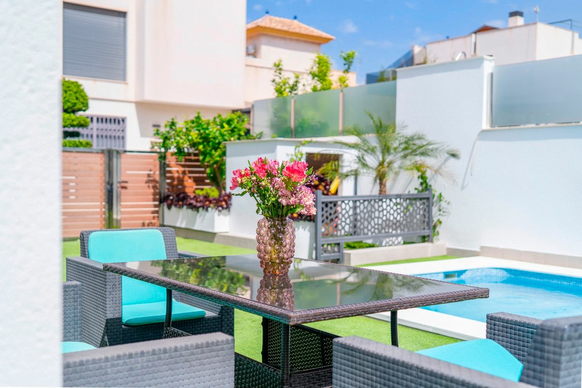5-bedroom Villa In Torrevieja, Spain (194 M²)