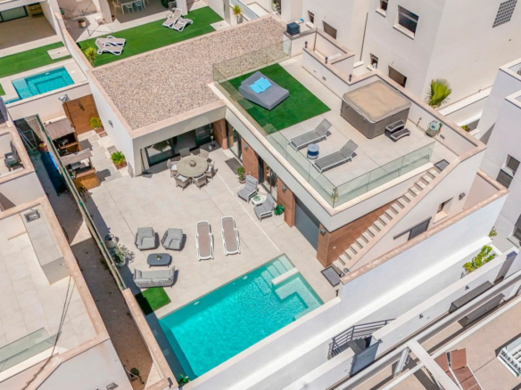 4-bedroom Villa In Benijofar, Spain (240 M²)