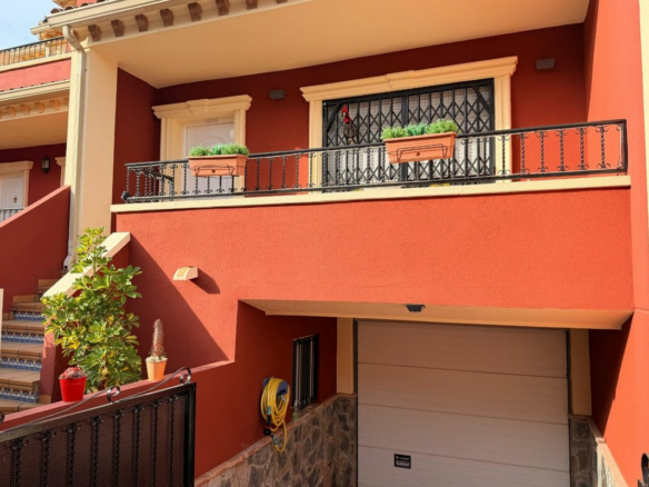 3-bedroom House In Catral, Spain (195 M²)