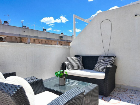 2-bedroom Apartment In Torrevieja, Spain (62 M²)