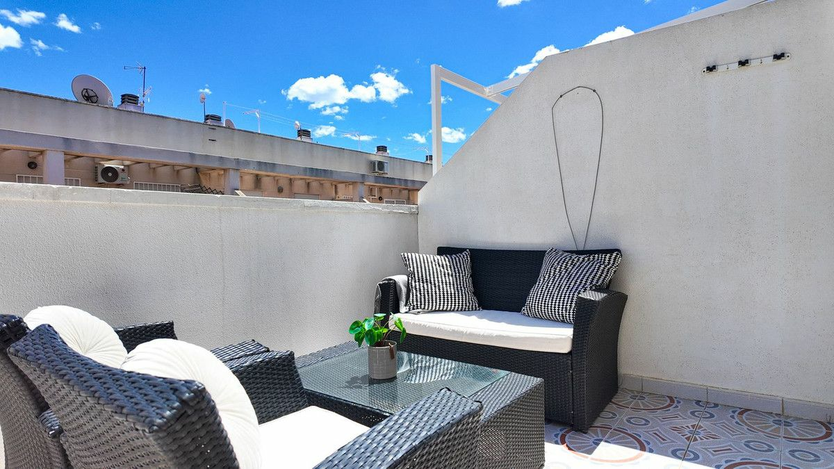 2-bedroom Apartment In Torrevieja, Spain (62 M²)