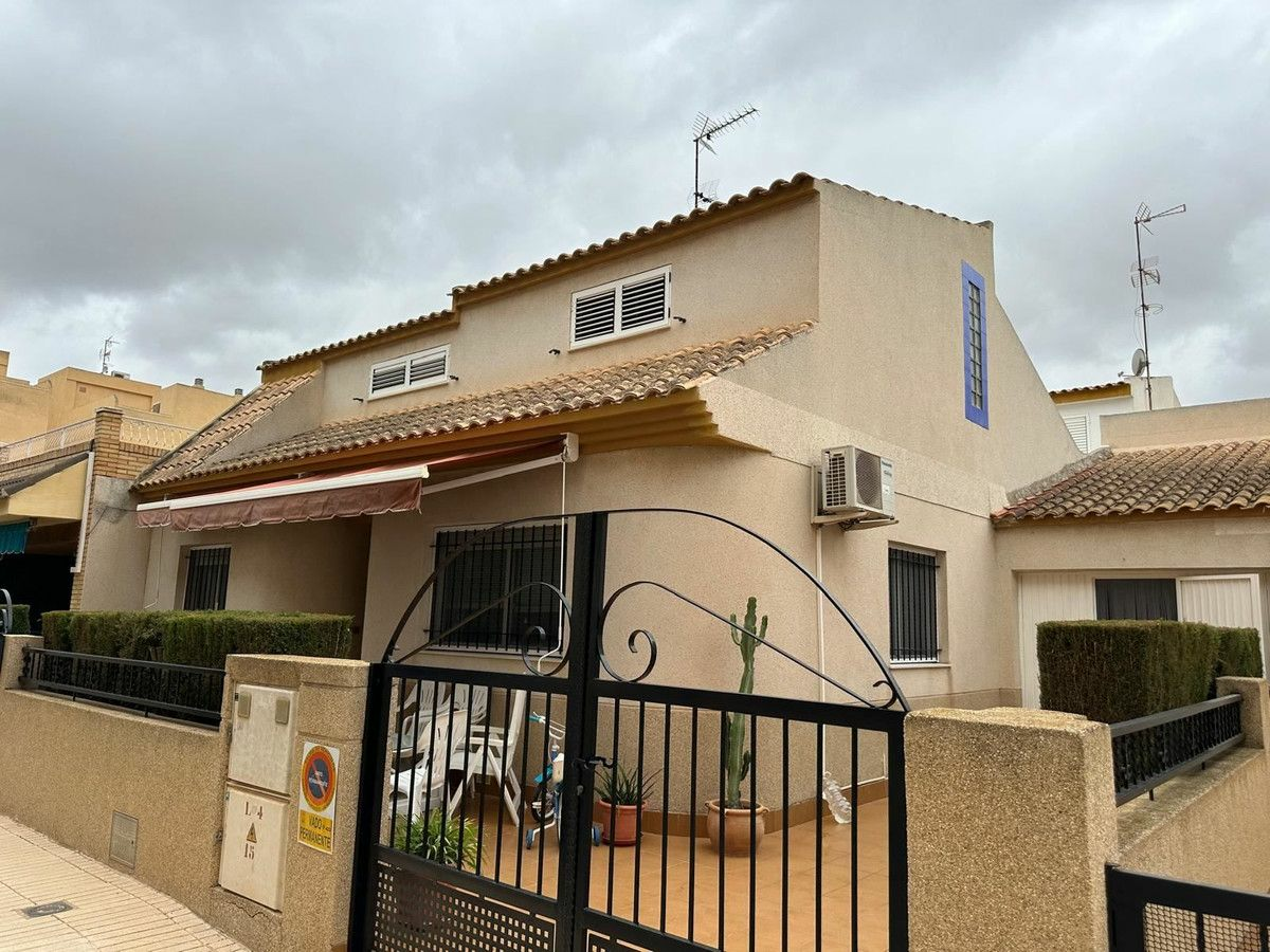 4-bedroom House In Los Alcázares, Spain (82 M²)