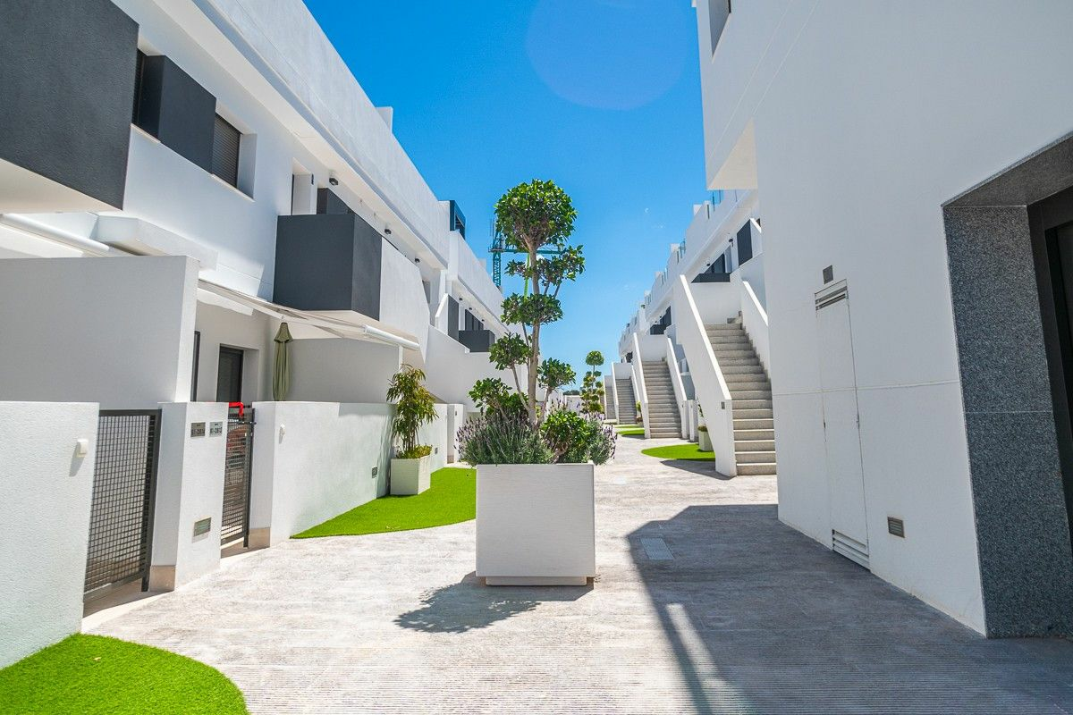 3-bedroom Apartment In Torrevieja, Spain (138 M²)