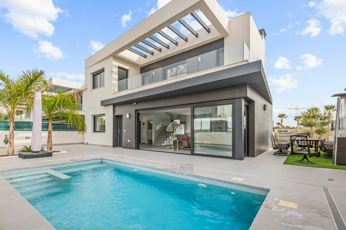 Villa In Algorfa