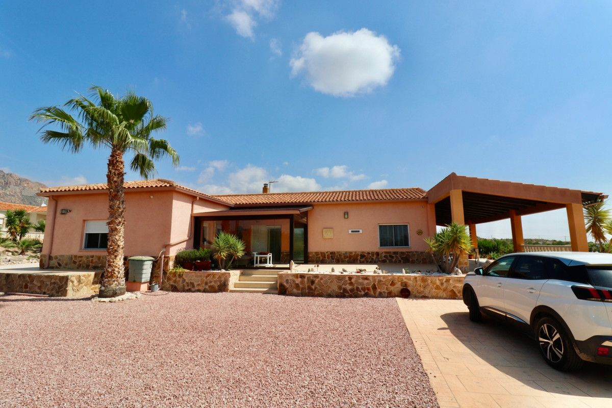 4-bedroom Villa In Albatera, Spain (198 M²)