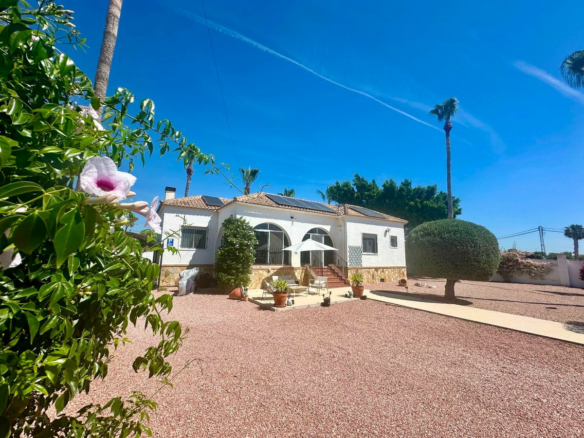 Villa In Catral