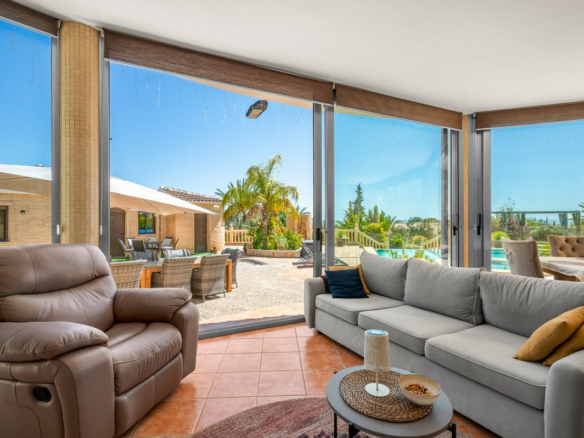 5-bedroom Country House In Crevillent, Spain (181 M²)