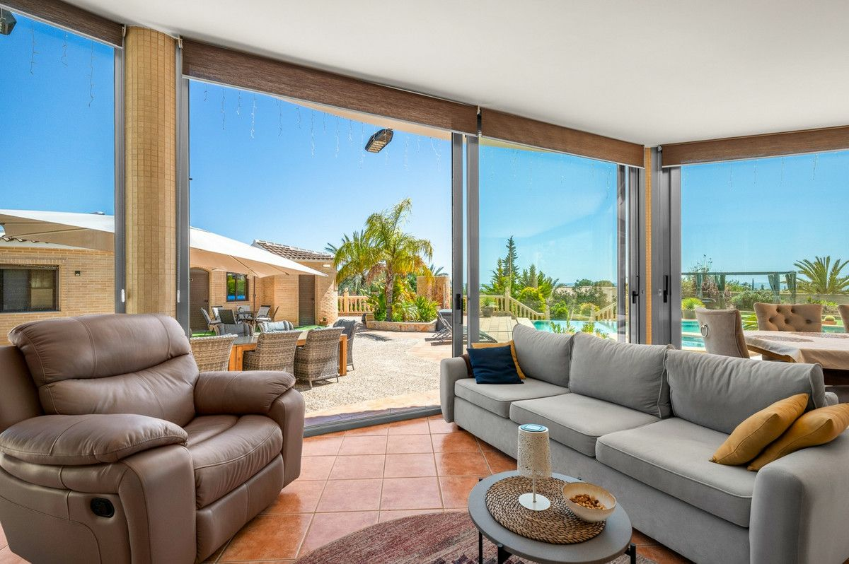 5-bedroom Country House In Crevillent, Spain (181 M²)