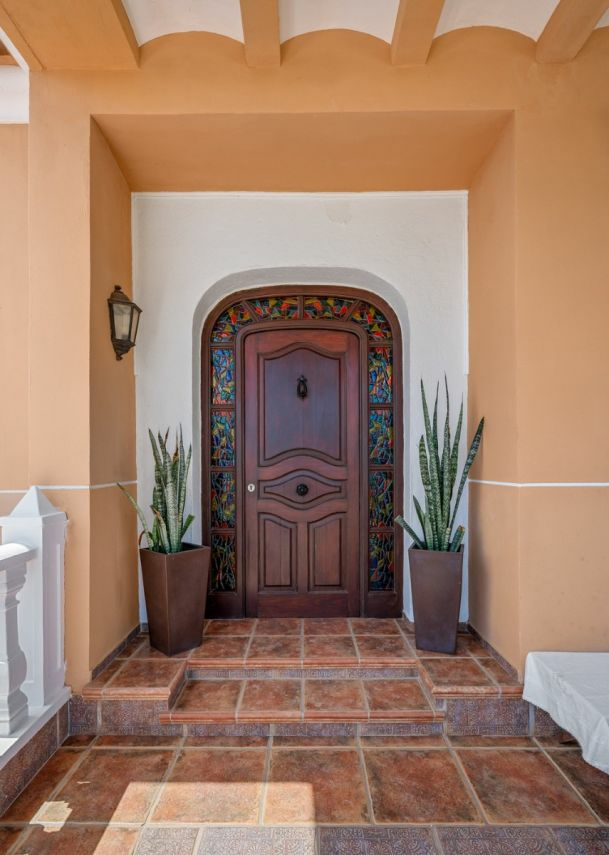 6-bedroom Villa In Torrevieja, Spain (500 M²)