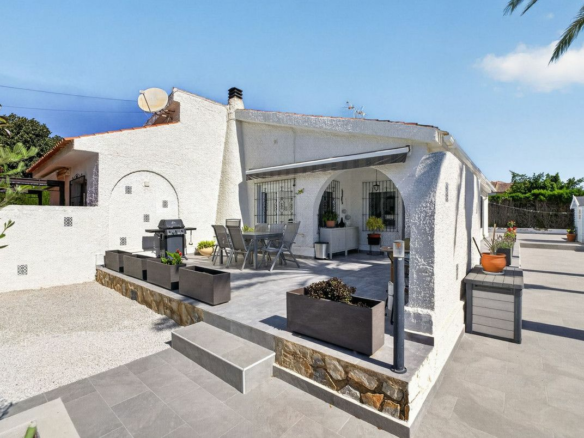 3-bedroom Villa In Torrevieja, Spain (76 M²)