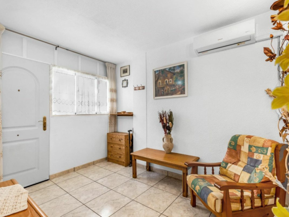 3-bedroom Villa In Torrevieja, Spain (77 M²)
