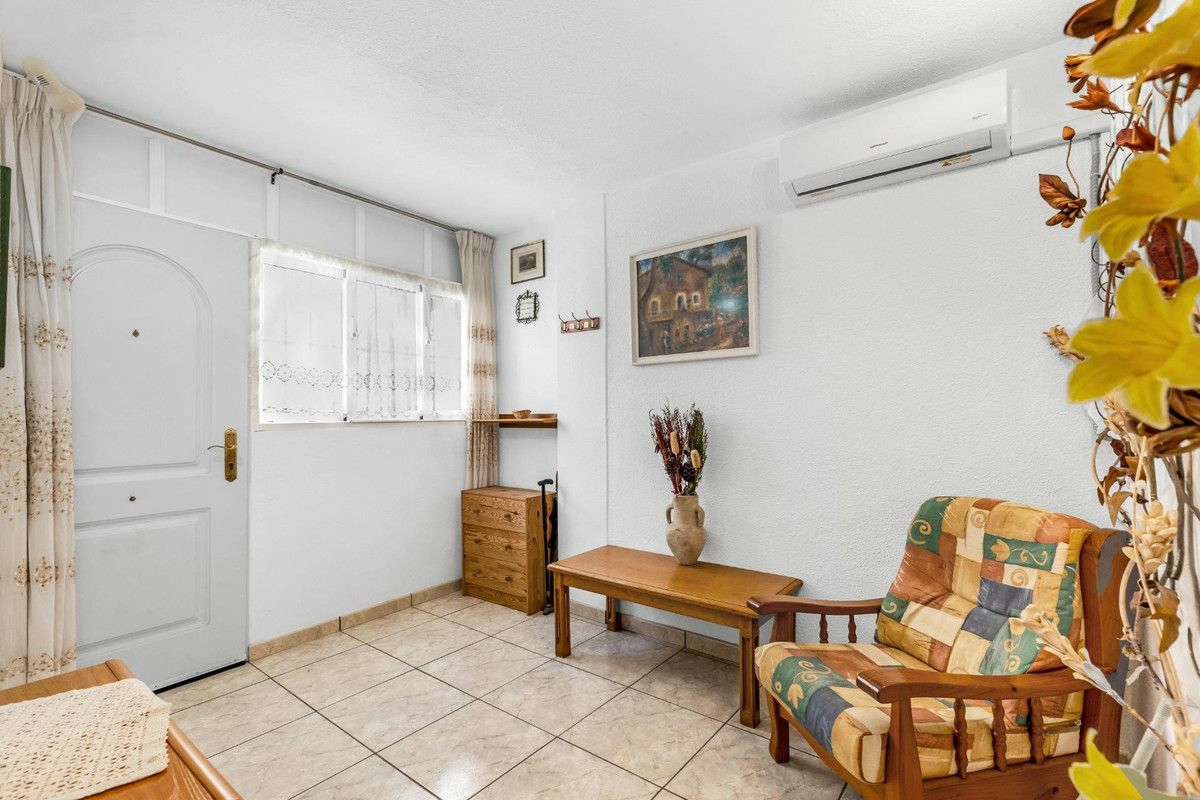 3-bedroom Villa In Torrevieja, Spain (77 M²)