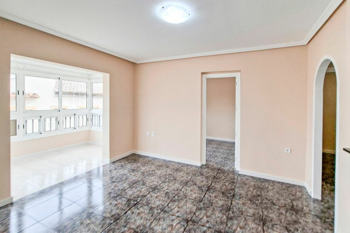 2-bedroom Villa In Torrevieja, Spain (51 M²)