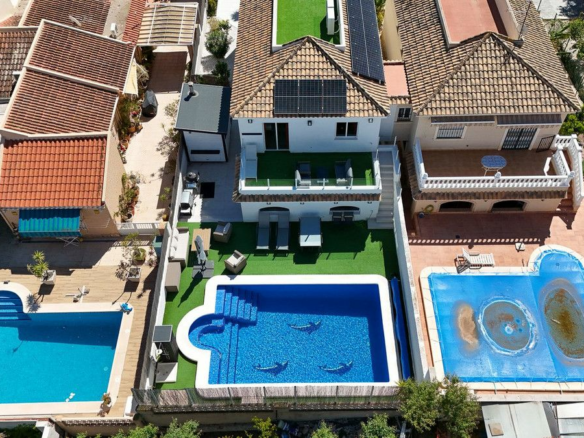 4-bedroom Villa In Torrevieja, Spain (245 M²)