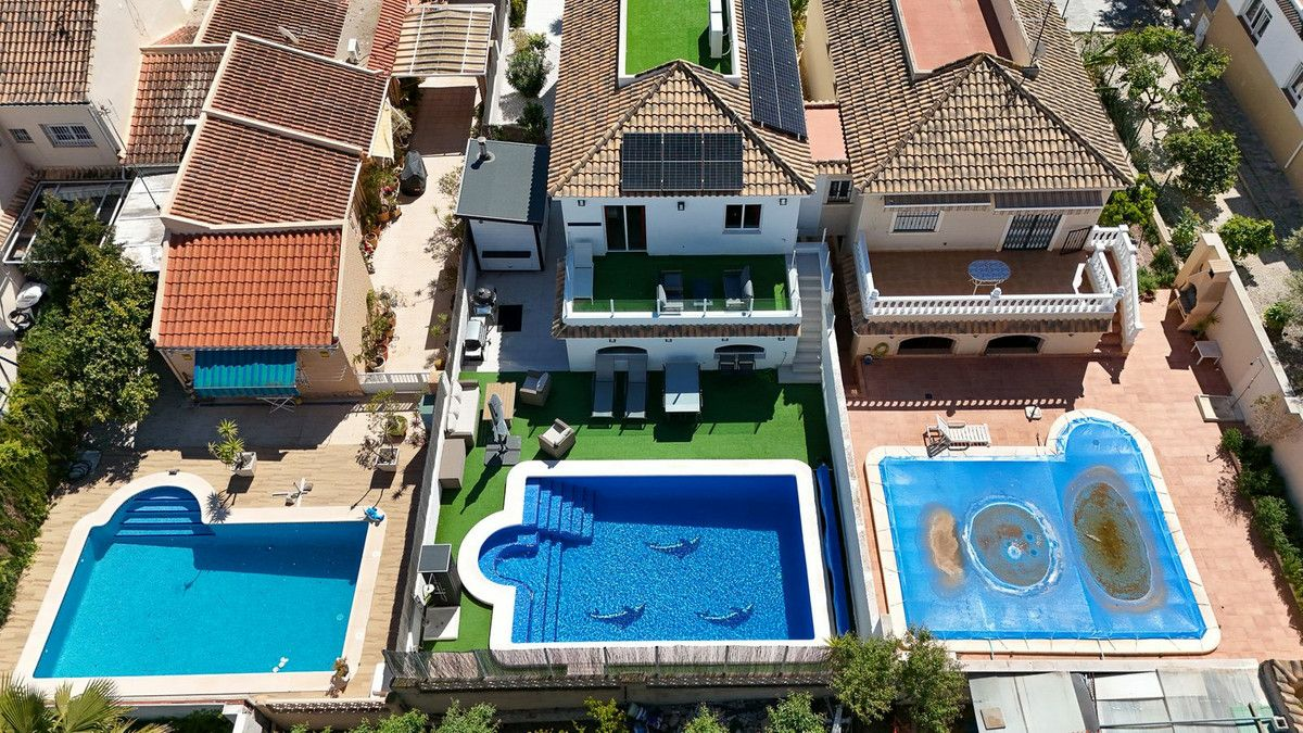 4-bedroom Villa In Torrevieja, Spain (245 M²)
