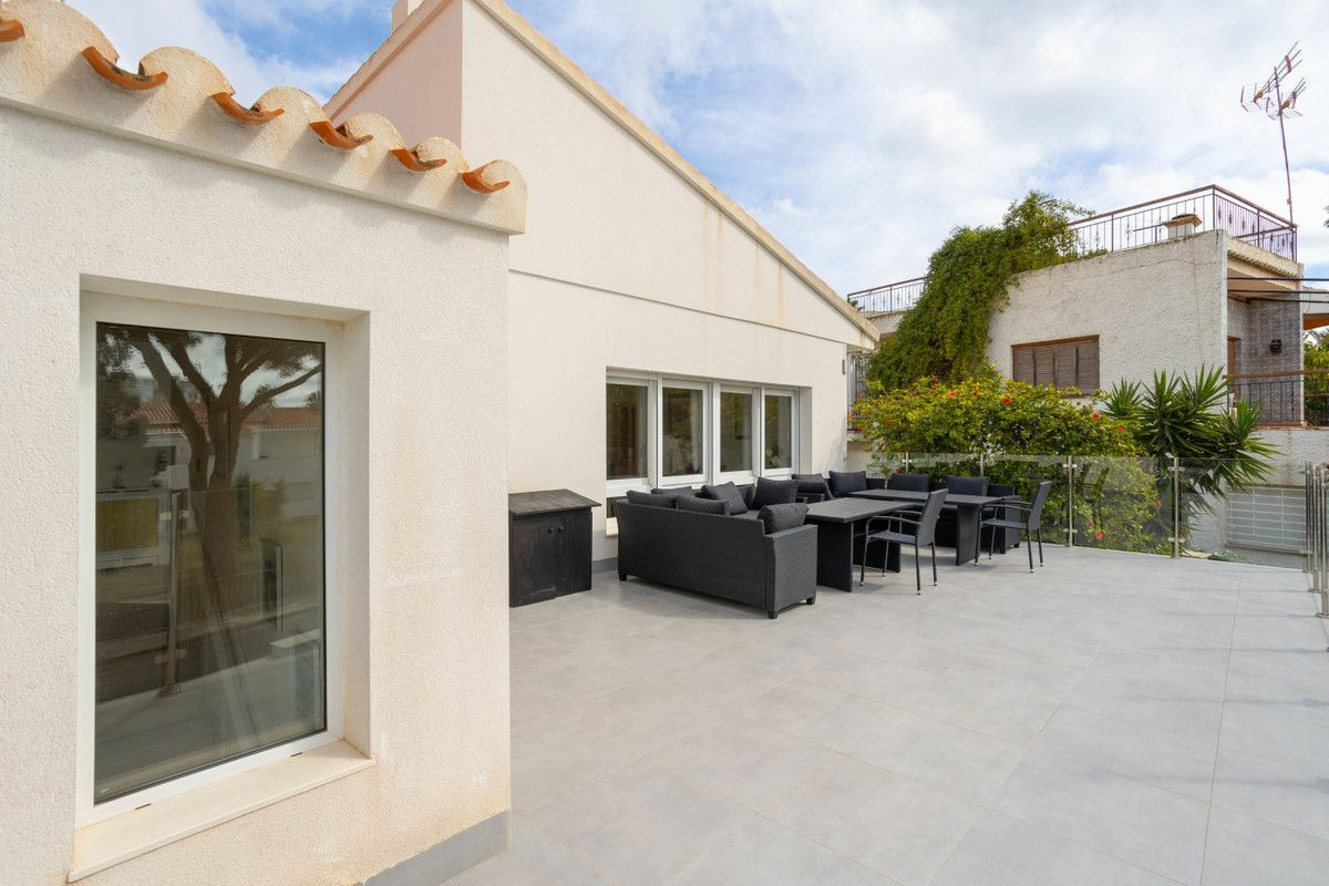 8-bedroom Villa In Orihuela Costa, Spain (446 M²)