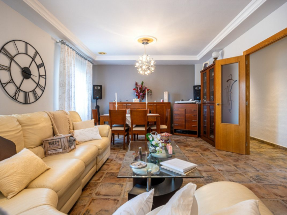 5-bedroom Villa In Villena, Spain (199 M²)