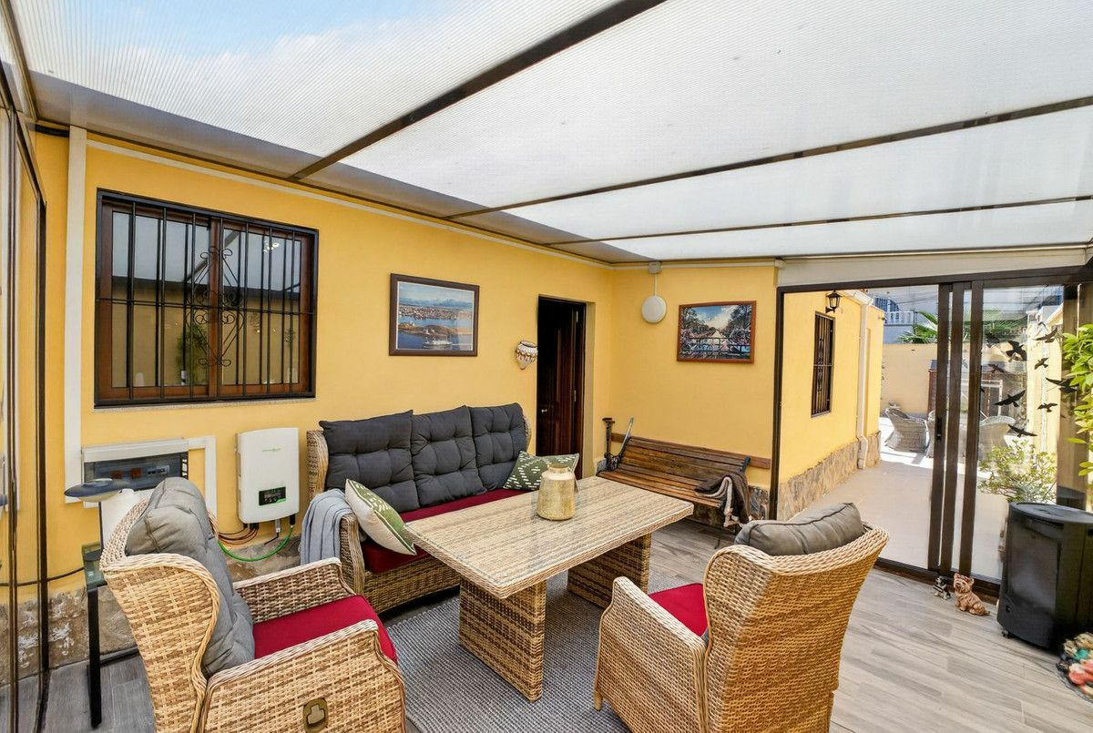 3-bedroom Villa In Torrevieja, Spain (130 M²)