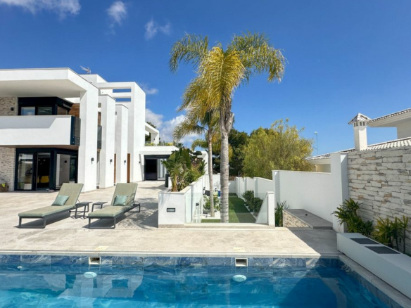 4-bedroom Villa In Orihuela Costa, Spain (527 M²)