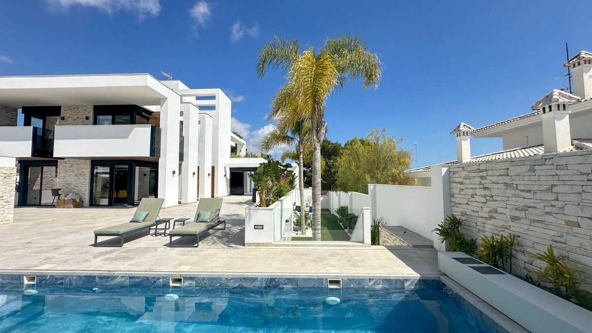 4-bedroom Villa In Orihuela Costa, Spain (527 M²)