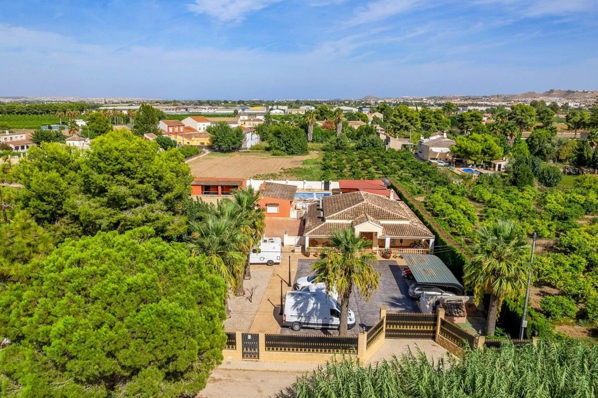 6-bedroom Country House In Almoradi, Spain (300 M²)