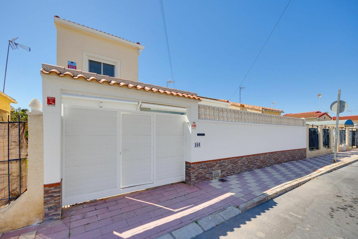 3-bedroom Villa In La Marina, Spain (121 M²)