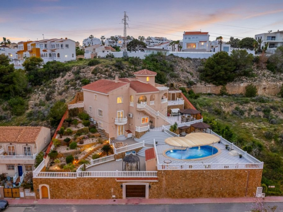 7-bedroom Villa In Rojales, Spain (179 M²)
