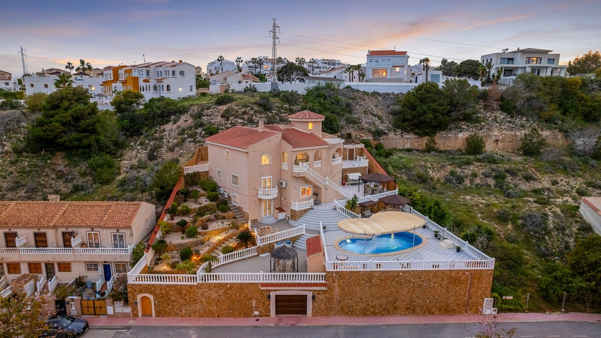 7-bedroom Villa In Rojales, Spain (179 M²)
