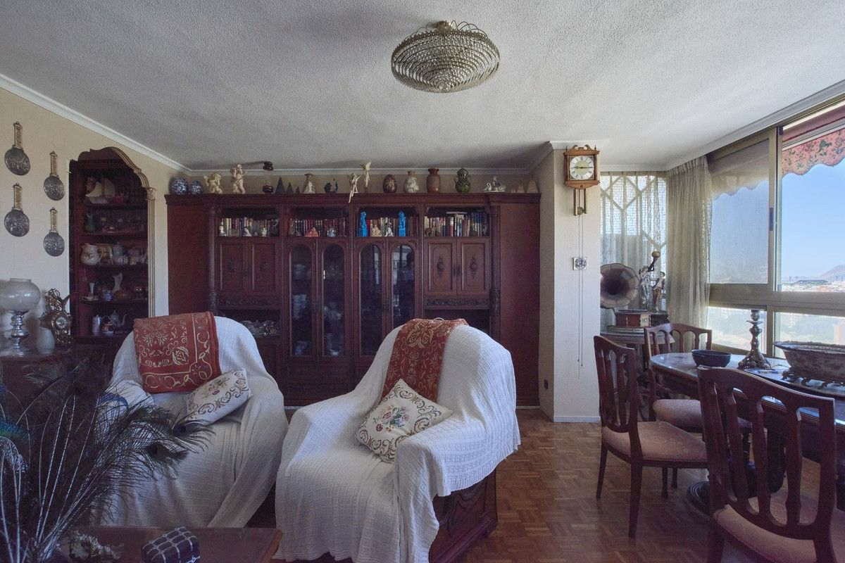 4-bedroom Apartment In Alicante, Spain (170 M²)