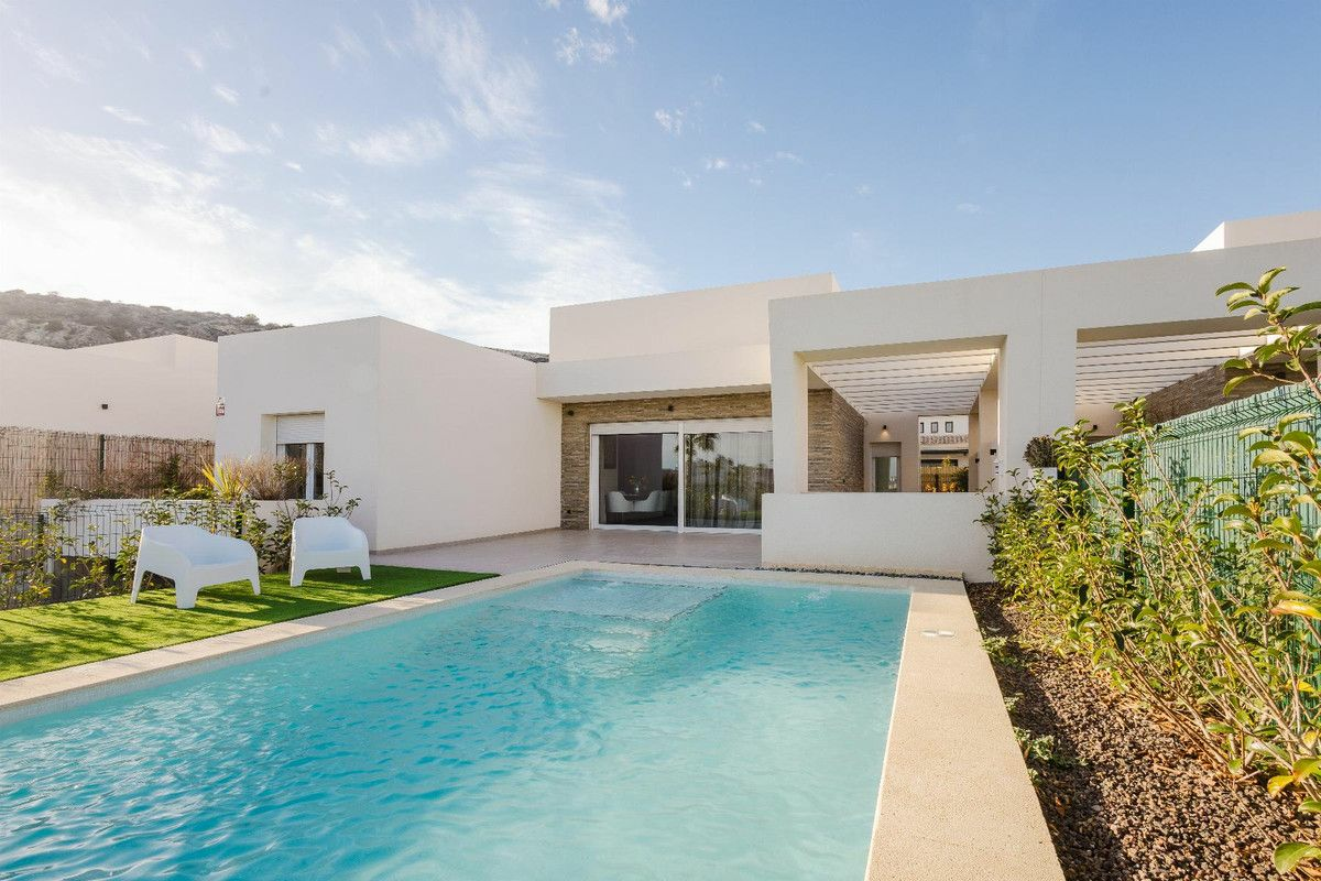 4-bedroom Villa In Algorfa, Spain (362 M²)