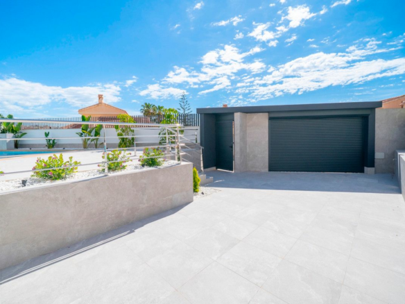 4-bedroom Villa In Rojales, Spain (203 M²)