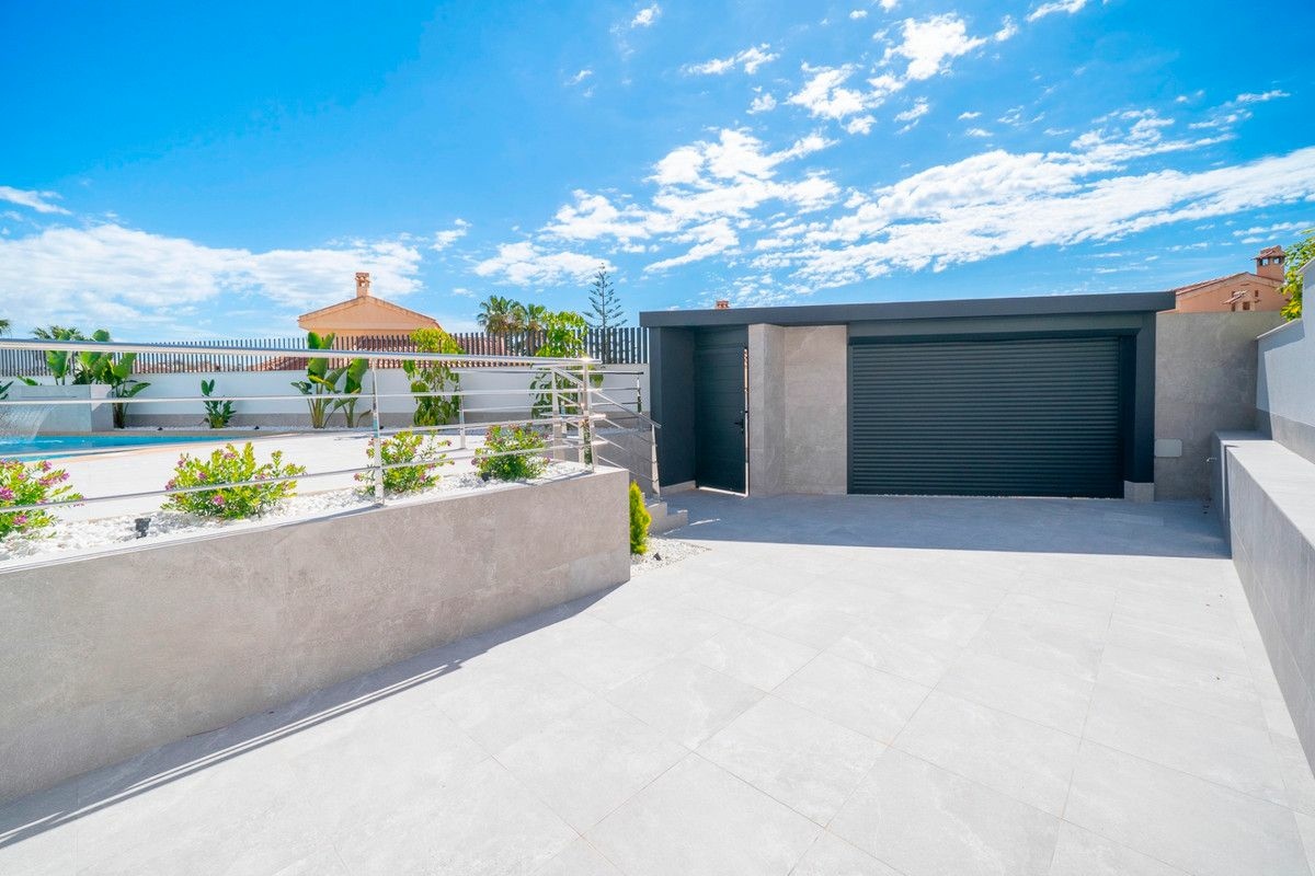4-bedroom Villa In Rojales, Spain (203 M²)