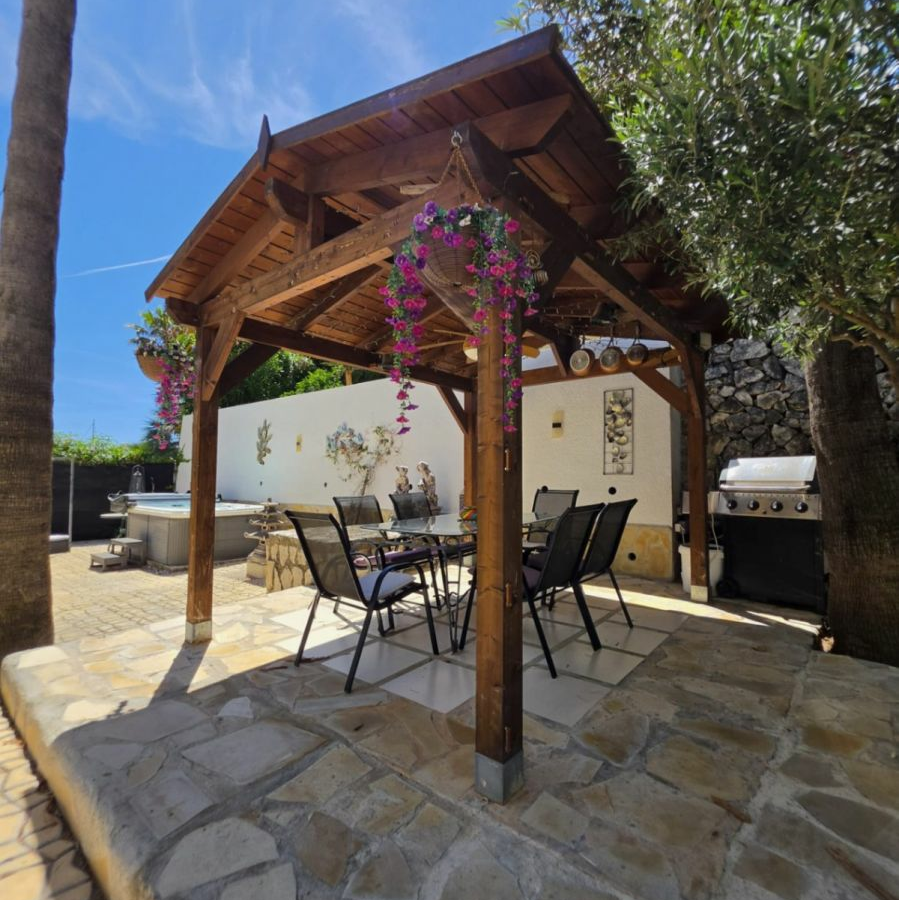 5-bedroom Villa In Algorfa, Spain (217 M²)