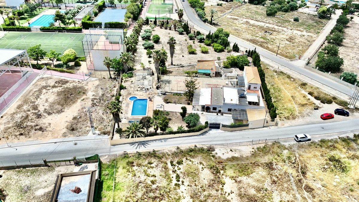6-bedroom Villa In Los Montesinos, Spain (347 M²)