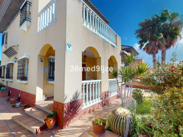 Villa In Los Alcázares
