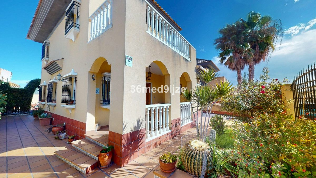 Villa In Los Alcázares
