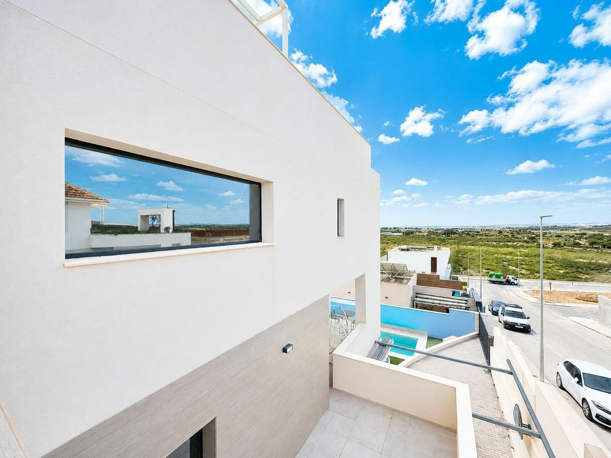 4-bedroom Villa In Benijofar, Spain (319 M²)