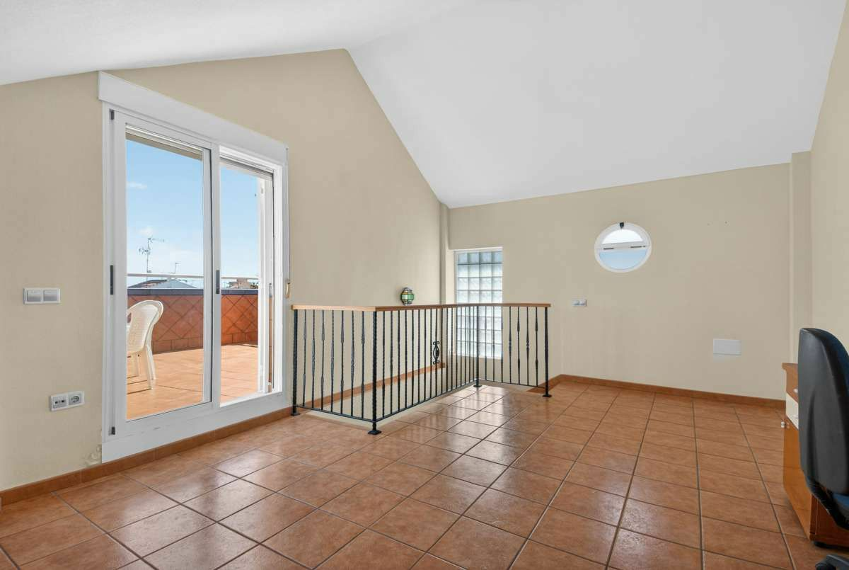 5-bedroom Villa In Santiago De La Ribera, Spain (256 M²)