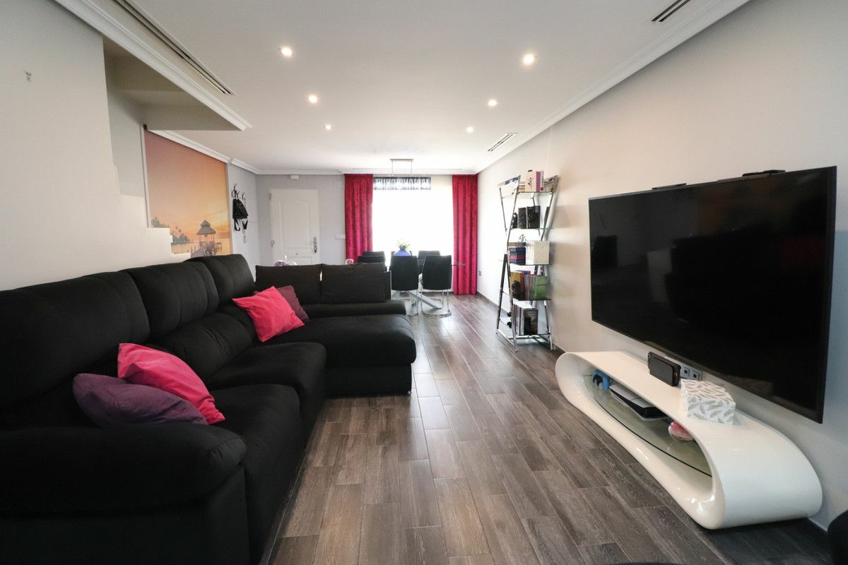 3-bedroom House In Redovan, Spain (241 M²)