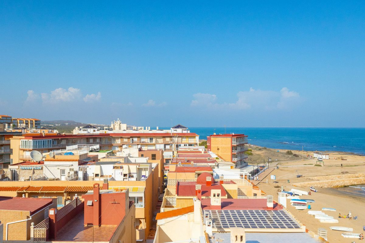 3-bedroom Apartment In Torrevieja, Spain (80 M²)