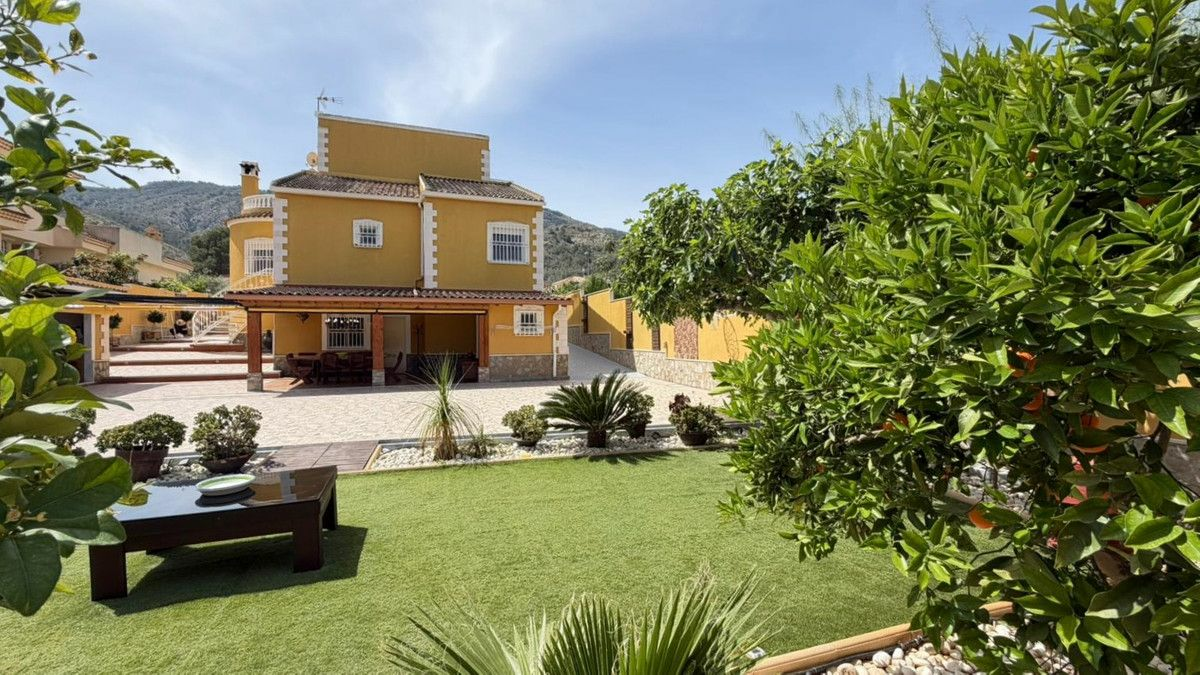 5-bedroom Villa In Orihuela, Spain (201 M²)